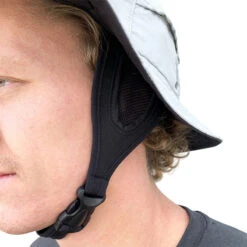 Chapeau Surf Performance Gris Clair VAIKOBI -Surf Équipement Boutique chapeau surf performance gris clair vaikobi 2