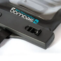 POCHETTE ETANCHE MP3 AVEC PRISE JACK ETANCHE SEAWAG -Surf Équipement Boutique pochette etanche mp3 avec prise jack etanche seawag 3